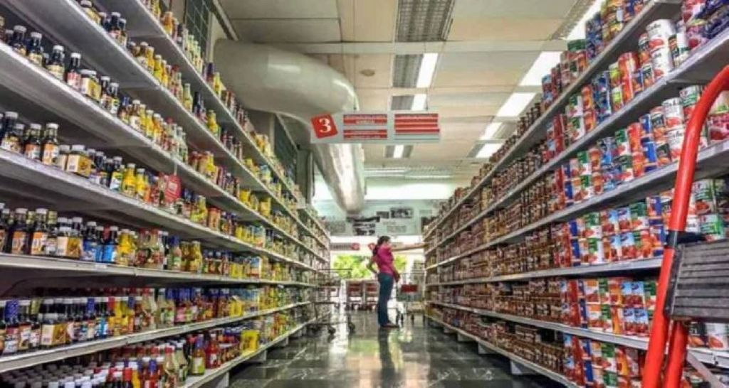 Caída del dólar no se traduce aún en precios más bajos - Agencia Carabobeña de Noticias