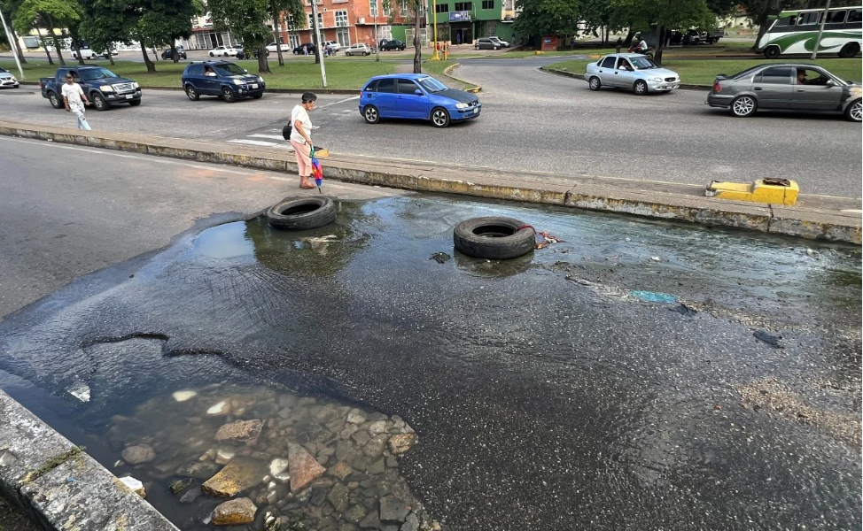 Desborde de aguas Terminal de Maturín