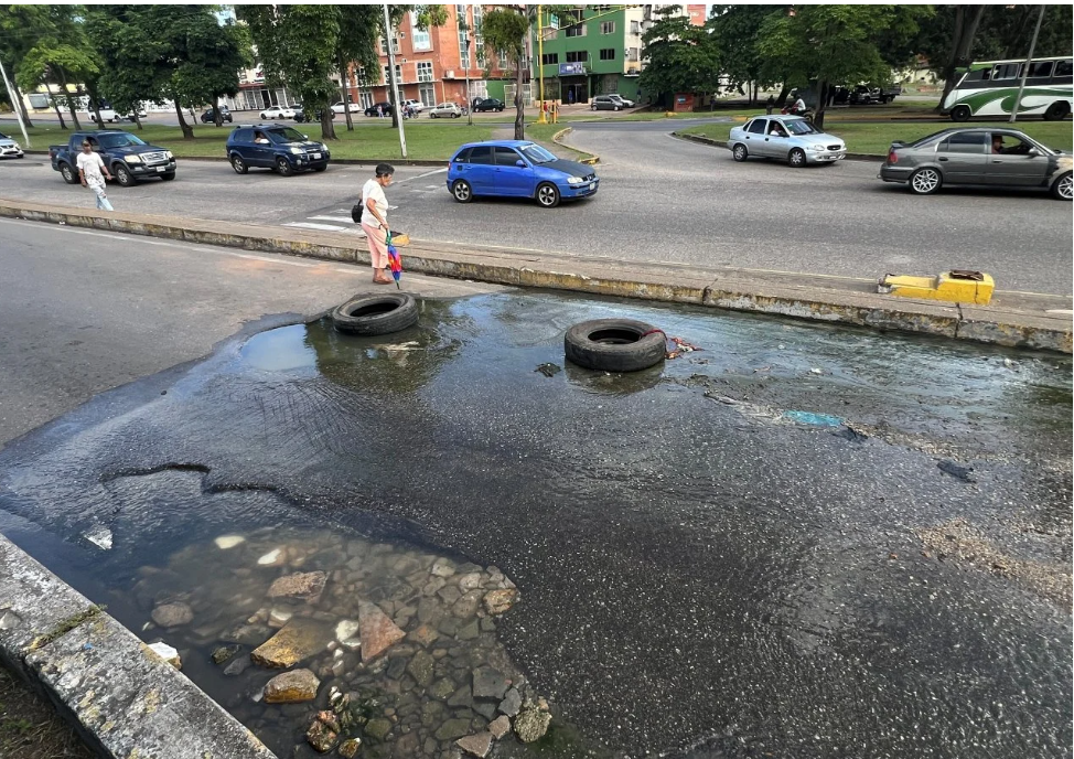 Desborde de aguas Terminal de Maturín