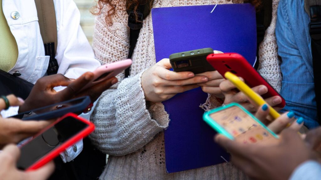 Francia prohíbe redes sociales a menores - Agencia Carabobeña de Noticias