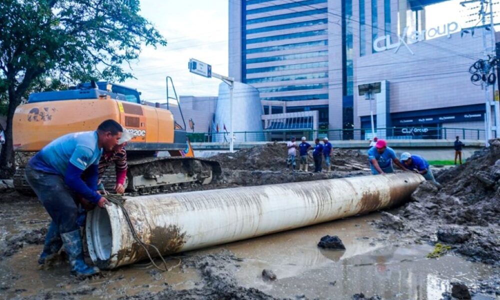 Labores de sustitución de colectores y mantenimiento de drenajes en Naguanagua - Agencia Carabobeña de Noticias