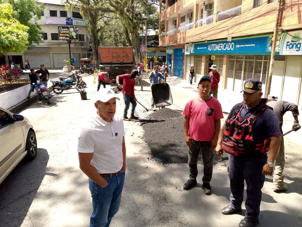 Lorenzo Remedios gestionó bacheo para Bejuma - Agencia Carabobeña de Noticias