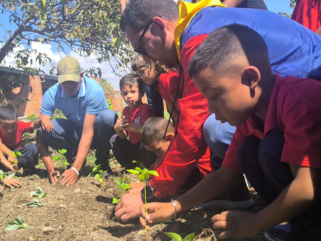 Más de mil plantas sembradas durante jornadas ecosocialistas - Agencia Carabobeña de Noticias