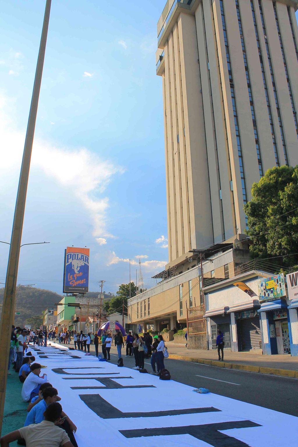 pancarta en respaldo a Nicolás Maduro y Cilia Flores - Agencia Carabobeña de Noticias