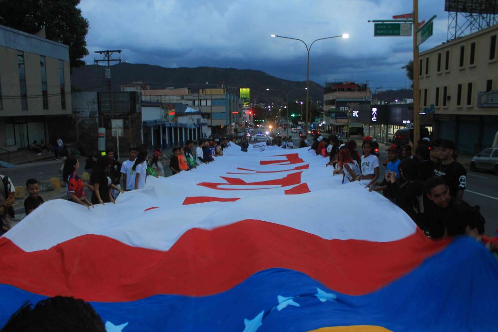 pancarta en respaldo a Nicolás Maduro y Cilia Flores - Agencia Carabobeña de Noticias