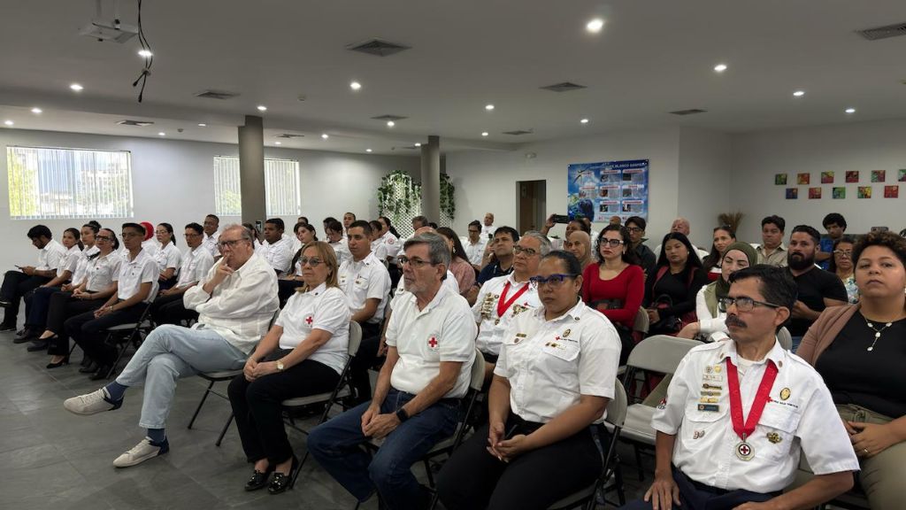 Cruz Roja Valencia juramentó 16 socorristas - Agencia Carabobeña de Noticias