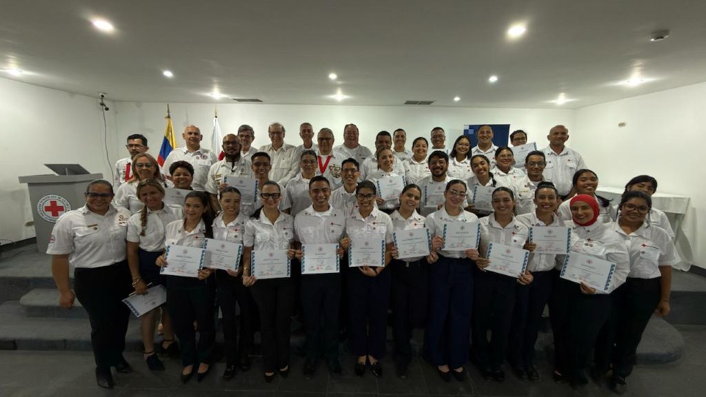 Cruz Roja Valencia juramentó 16 socorristas - Agencia Carabobeña de Noticias