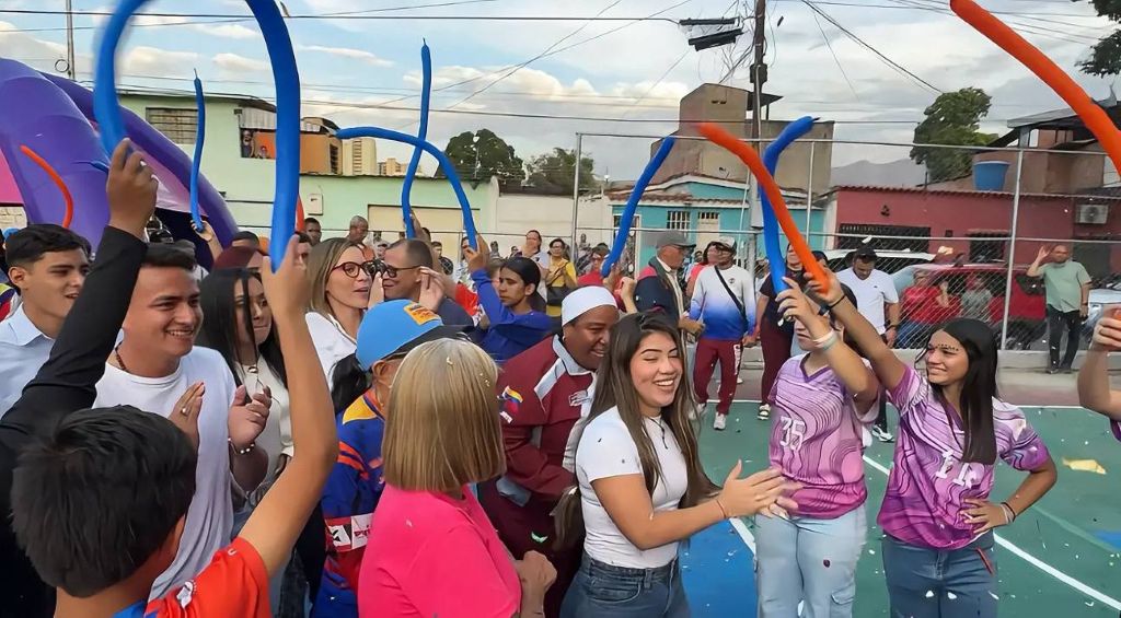 Entregan rehabilitada cancha deportiva de Capremco - Agencia Carabobeña de Noticias