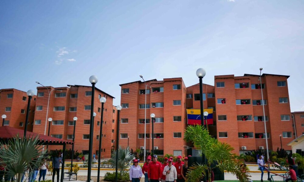 Gobierno Nacional entregó más de 300 apartamentos en Los Guayos - Agencia Carabobeña de Noticias