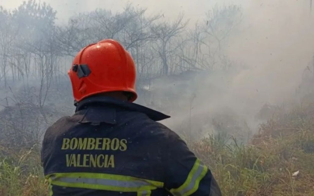 Incendio en recicladora - Agencia Carabobeña de Noticias