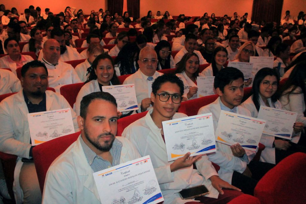 Más de 400 médicos recibieron certificados - Agencia Carabobeña de Noticias