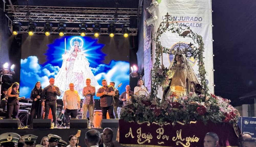 San Diego se iluminó de fe - Agencia Carabobeña de Noticias