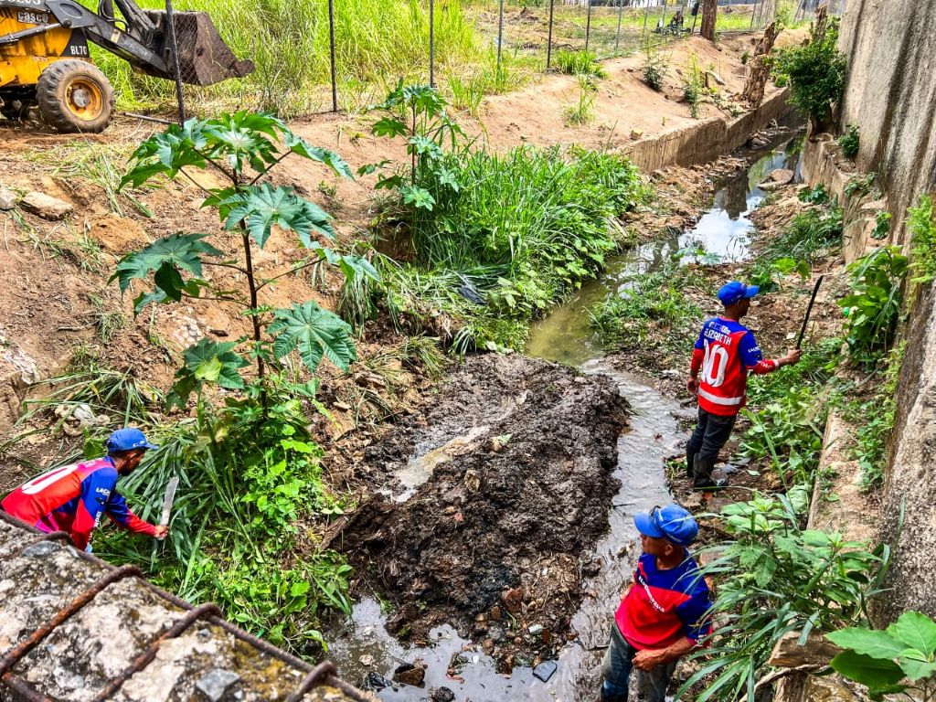 Saneamiento preventivo de canales y caños en Naguanagua - Agencias Carabobeña de Noticias