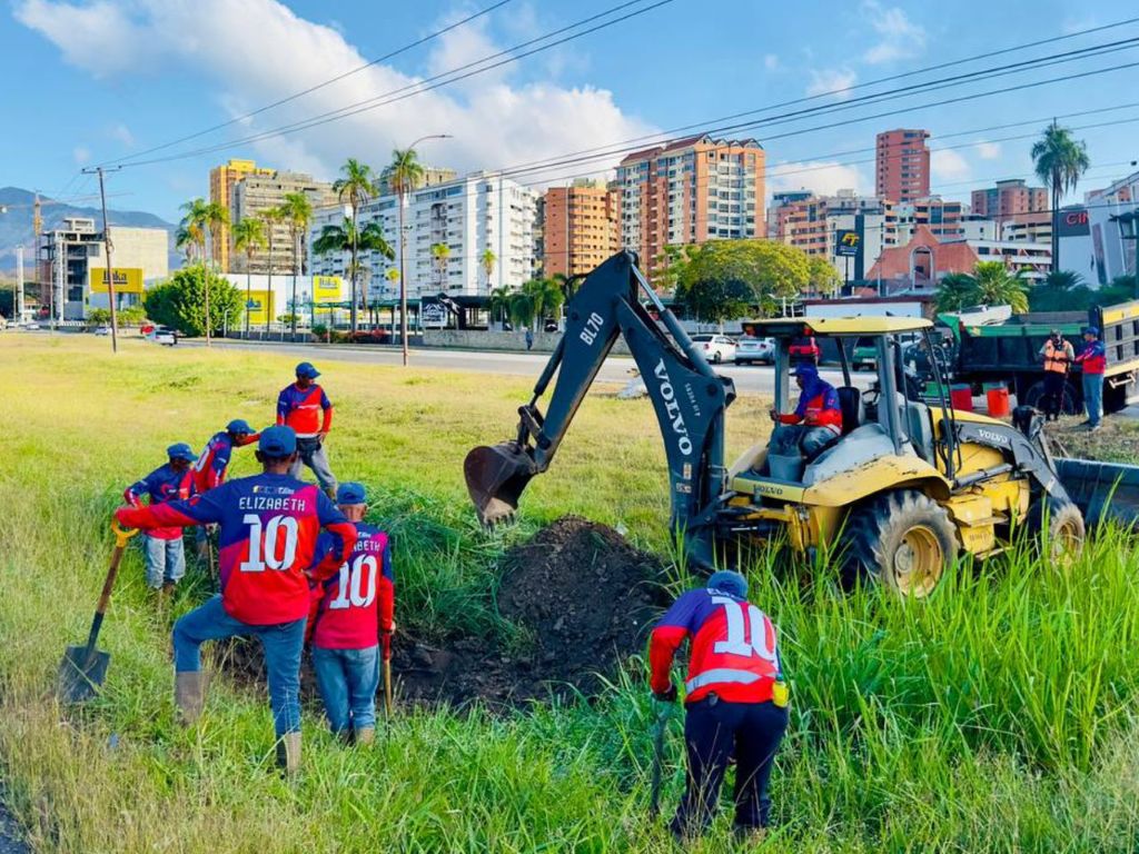 Saneamiento preventivo de canales y caños en Naguanagua - Agencias Carabobeña de Noticias