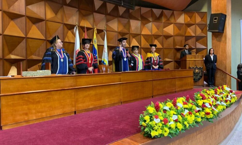UJAP otorgó títulos a 444 nuevos profesionales - Agencia Carabobeña de Noticias