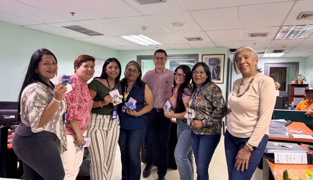 Alcalde Leon Jurado compartió con trabajadoras - Agencia Carabobeña de Noticias