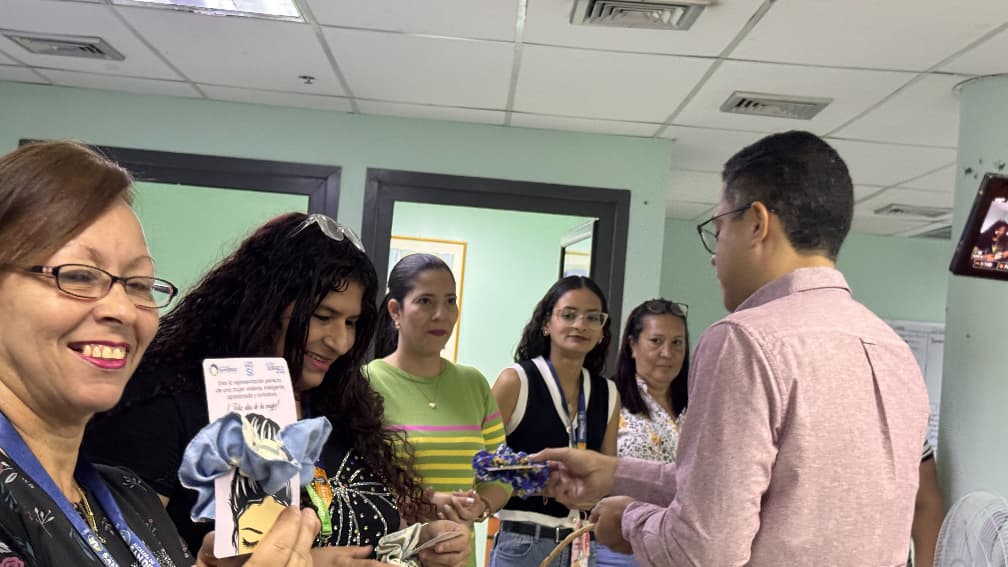 Alcalde Leon Jurado compartió con trabajadoras - Agencia Carabobeña de Noticias