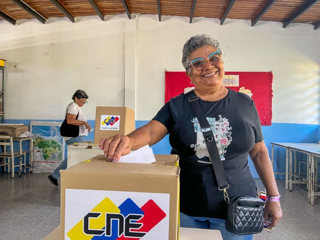 Alcaldesa Elizabeth Niño sufragó - Agencia Carabobeña de Noticias