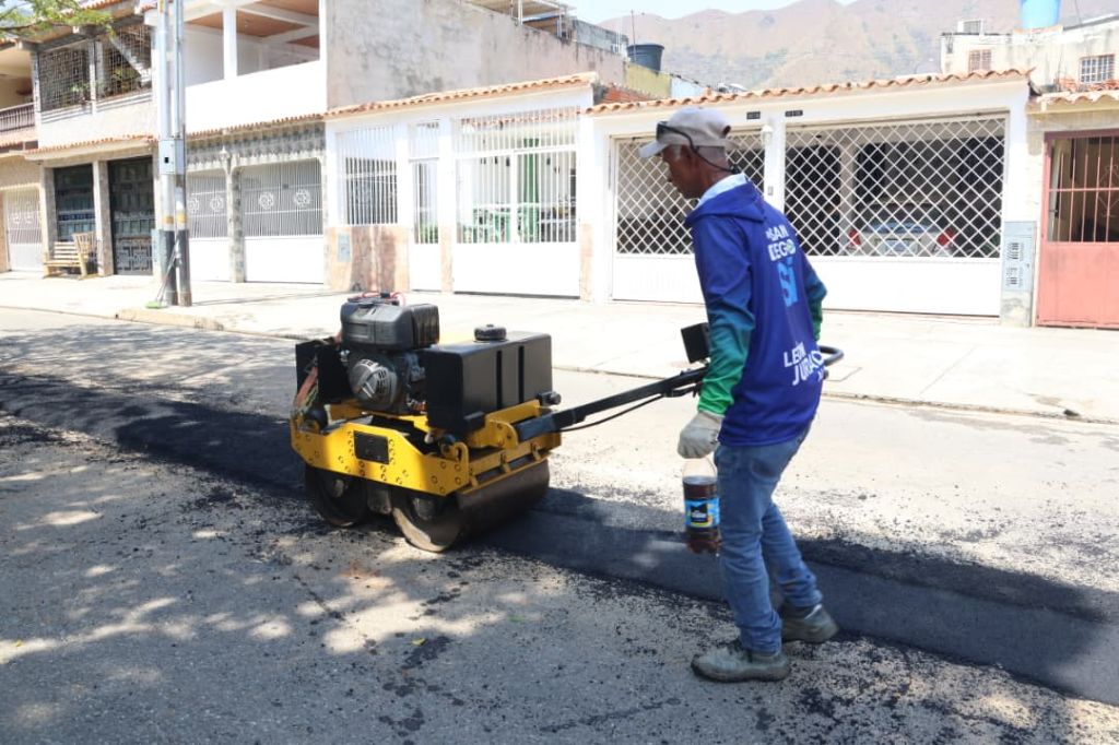 Bacheo en vialidad de La Esmeralda - Agencia Carabobeña de Noticias