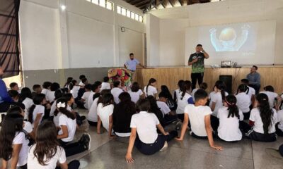 Cine Foro a estudiantes de la EB. Clorinda Azcunes - Agencia Carabobeña de Noticias
