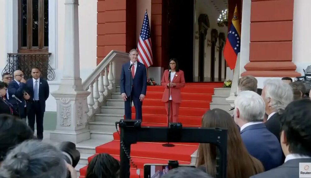 Delcy Rodríguez se reúne con Doug Burgum - Agencia Carabobeña de Noticias
