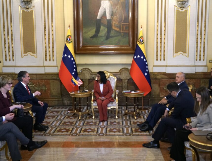 Delcy Rodríguez se reúne con Doug Burgum - Agencia Carabobeña de Noticias