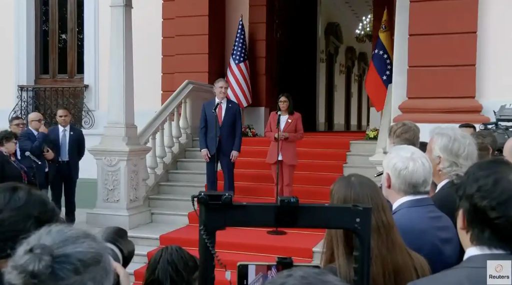Delcy Rodríguez se reúne con Doug Burgum - Agencia Carabobeña de Noticias