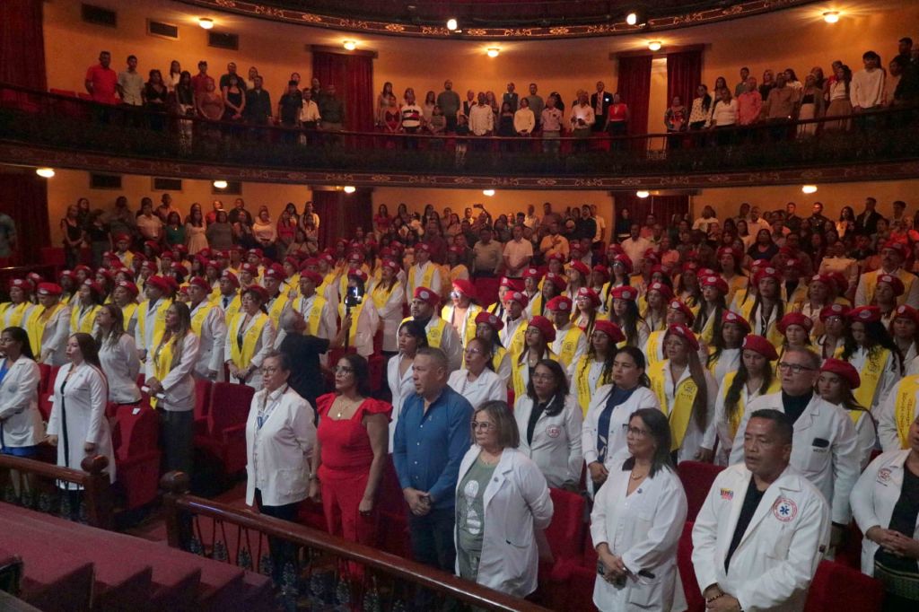 Egresados nuevos Médicos Integrales Comunitarios - Agencia Carabobeña de Noticias