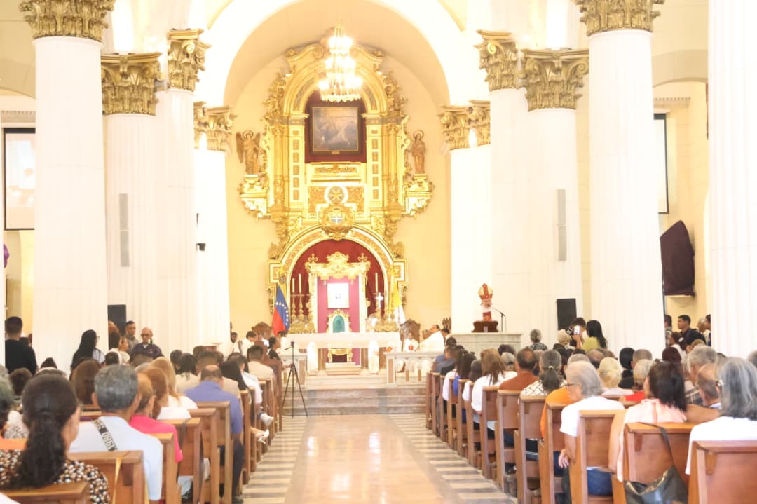 León Jurado acompañó eucaristía por 471 aniversario de Valencia - Agencia Carabobeña de Noticias