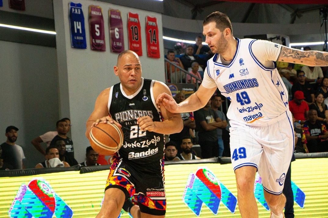 Pioneros Jovanni Díaz