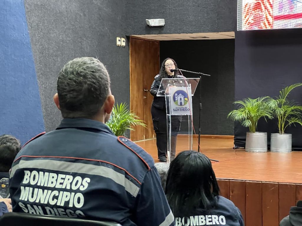 Policías y bomberos de San Diego recibieron charla - Agencia Carabobeña de Noticias