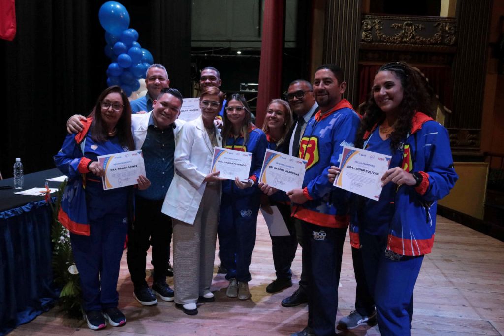 Reconocimiento a médicos en su día en Carabobo - Agencia Carabobeña de Noticias