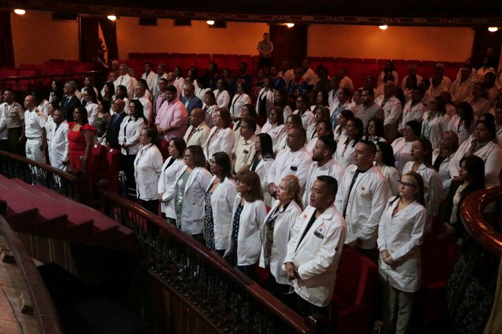 Reconocimiento a médicos en su día en Carabobo - Agencia Carabobeña de Noticias