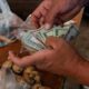 Salario mínimo de 200 dólares - Agencia Carabobeña de Noticias