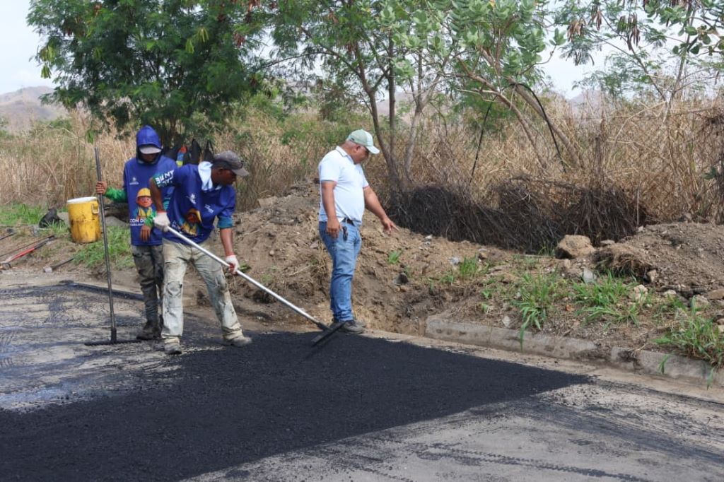 Bacheo avanza en zona industrial de San Diego - Agencia Carabobeña de Noticias