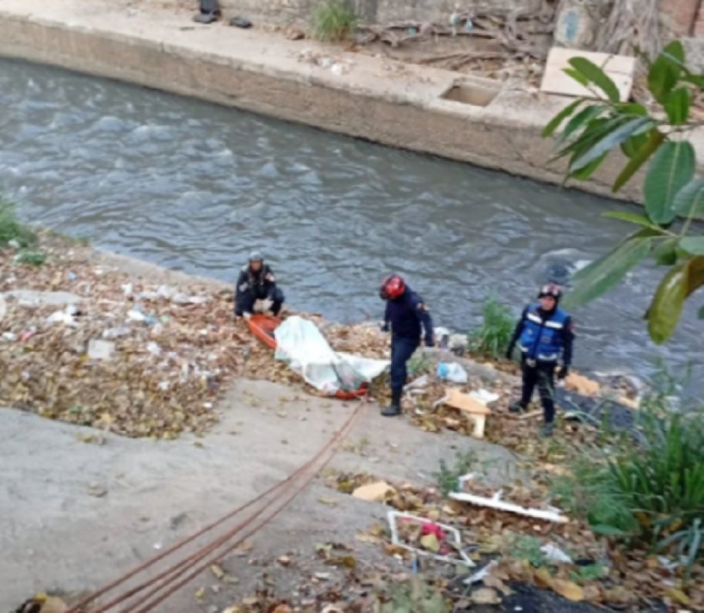 Bomberos extrajeron cadáver del río Guaire. - Agencia Carabobeña de Noticias