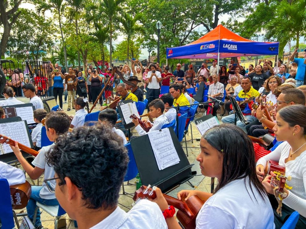 Día Nacional del Cuatro en Naguanagua - Agencia Carabobeña de Noticias