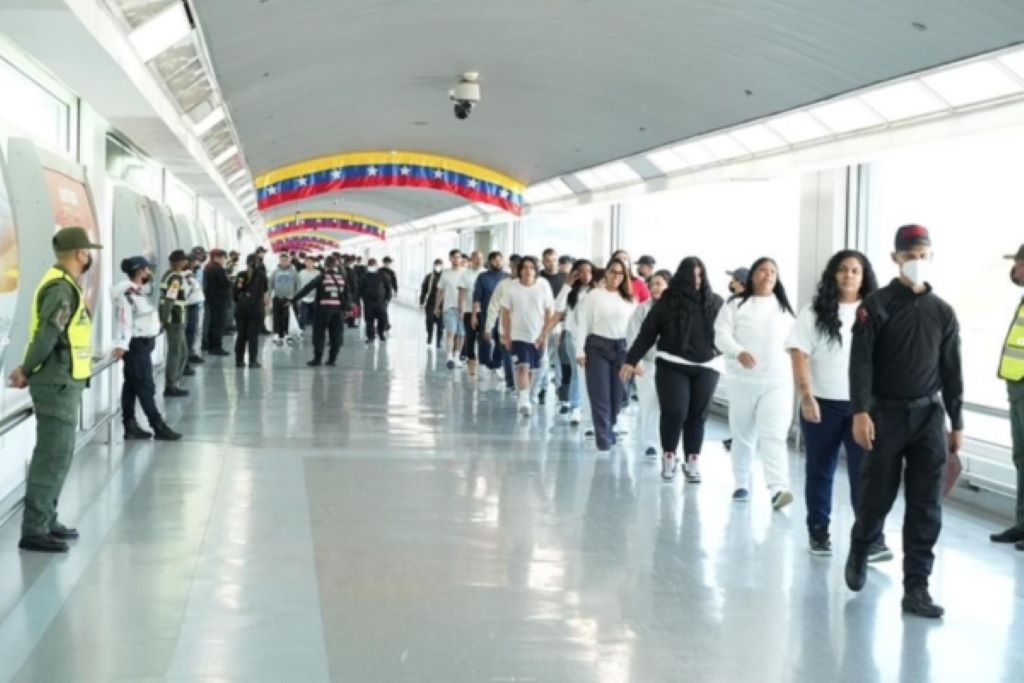 Llegan 208 venezolanos - Agencia Carabobeña de Noticias