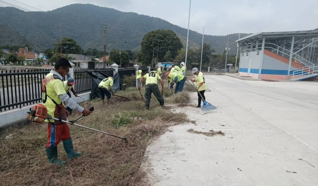 Mantenimiento en campo Los Criollitos de Puerto Cabello - Agencia Carabobeña de Noticias
