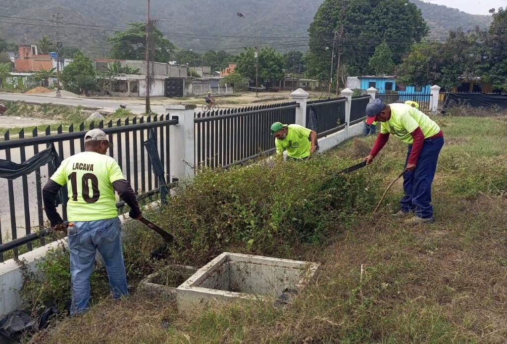 Mantenimiento en campo Los Criollitos de Puerto Cabello - Agencia Carabobeña de Noticias