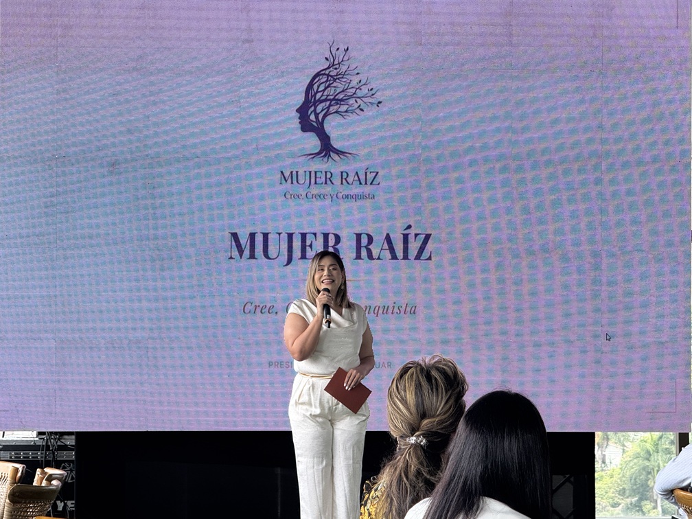 Mujer Raíz