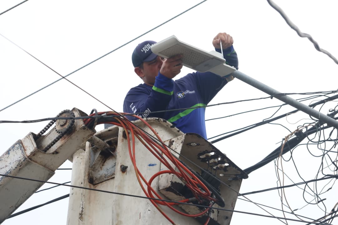 Plan continuo de revisión e instalación de luminarias en San Diego - Agencia Carabobeña de Noticias