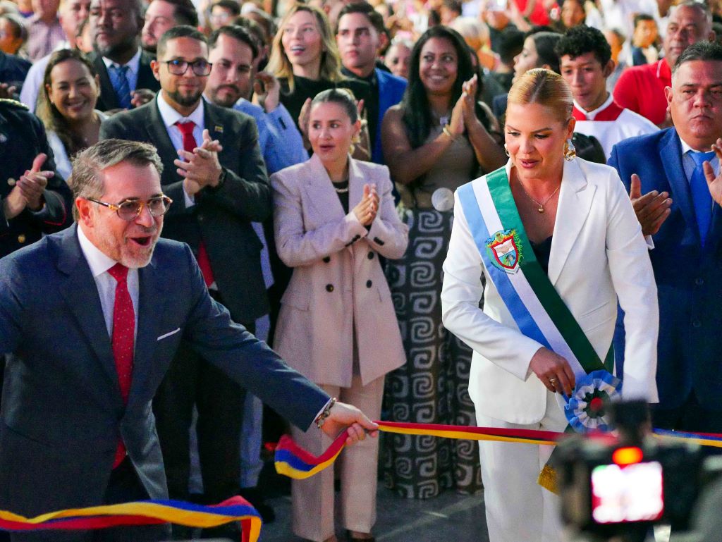 Reinaugurada plaza Bolívar de Los Guayos - Agencia Carabobeña de Noticias