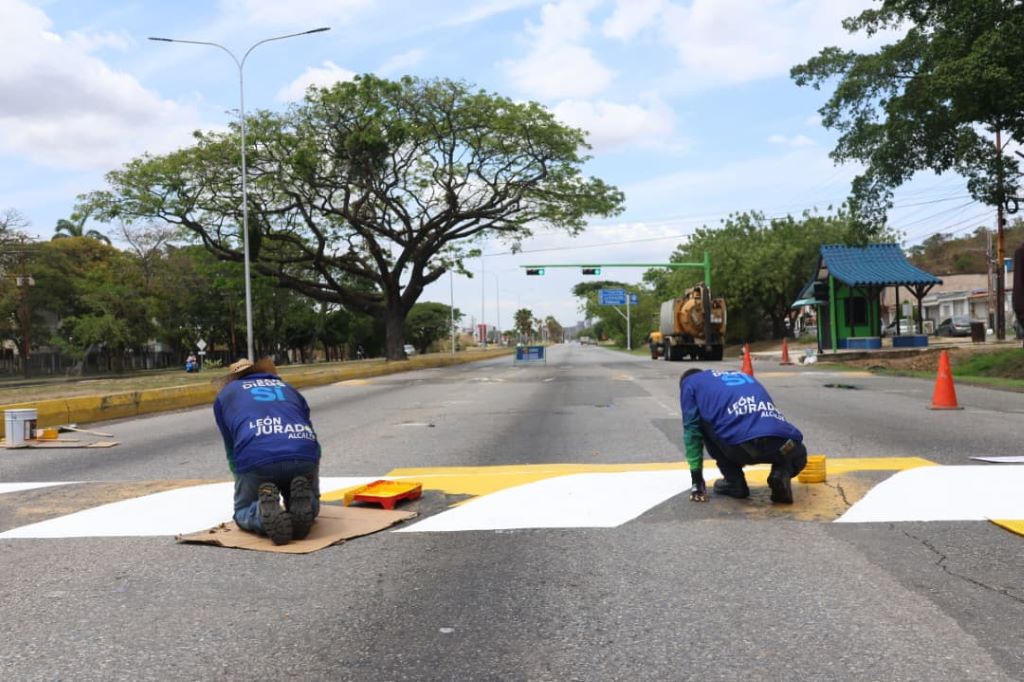 Vialsandi IAM efectúa demarcación de reductores de velocidad - Agencia Carabobeña de Noticias
