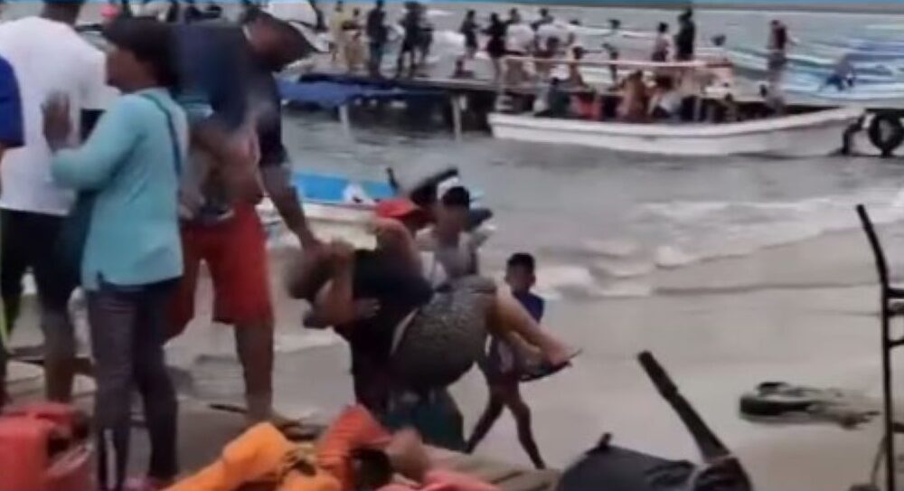 Volcamiento de dos lanchas en Chichiriviche - Agencia Carabobeña de Noticias