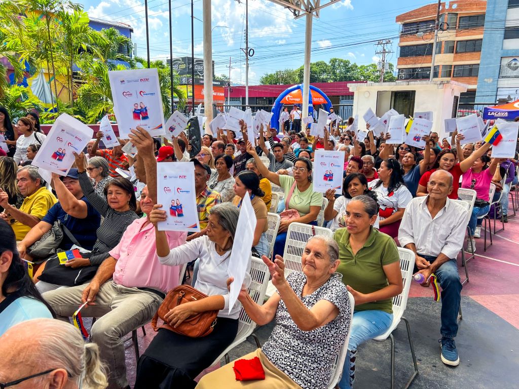 101 familias naguanagüenses beneficiadas con entrega de títulos de tierra - Agencia Carabobeña de Noticias