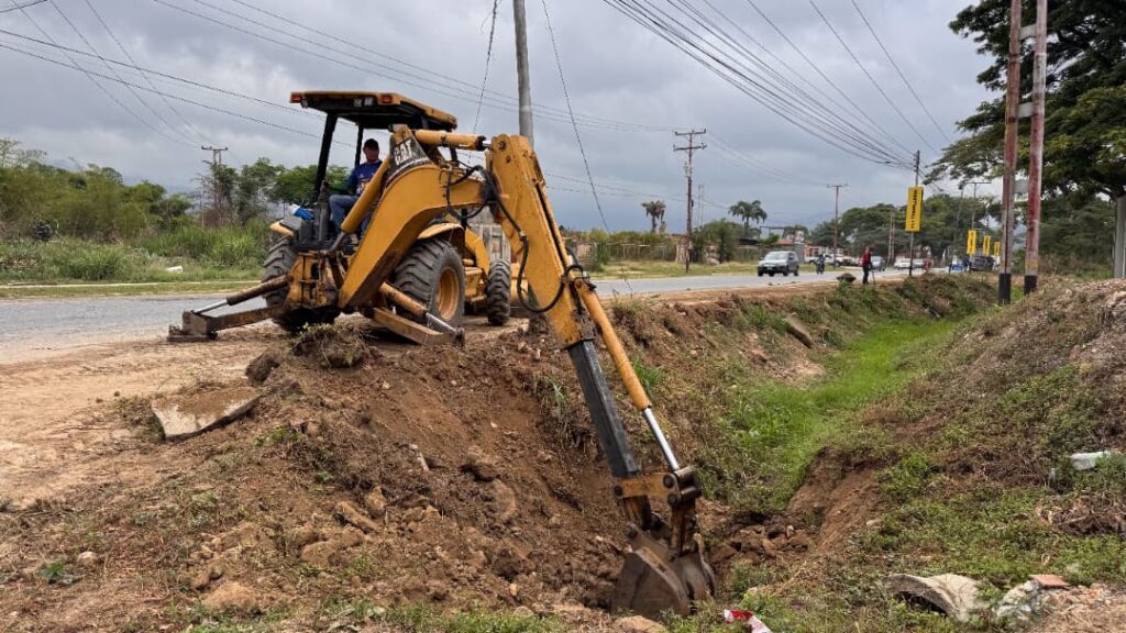 Cuadrillas de IAM Fumcosandi efectúan trabajos de limpieza - Agencia Carabobeña de Noticias