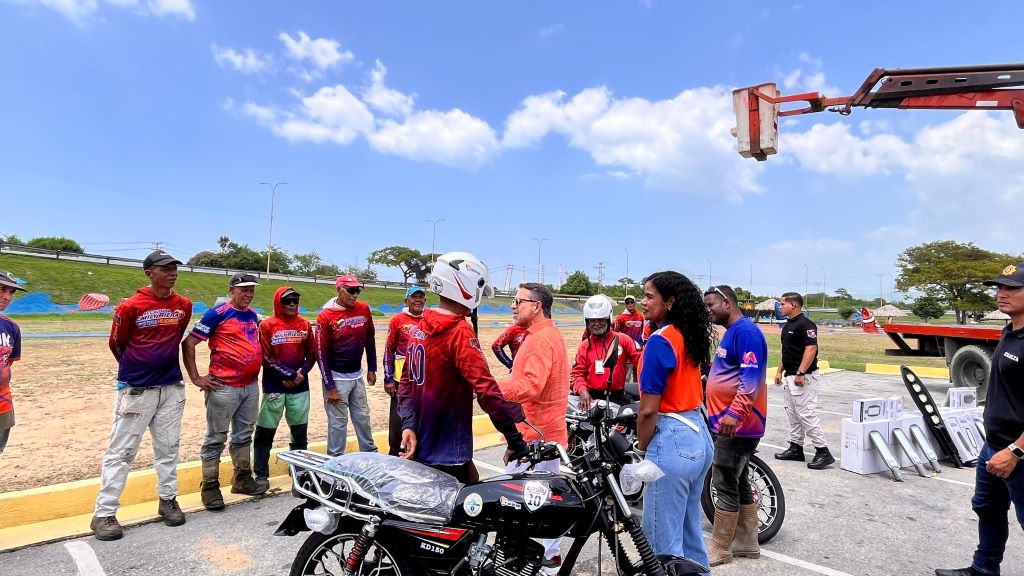 Entregan equipos para servicios públicos en Juan José Mora - Agencia Carabobeña de Noticias