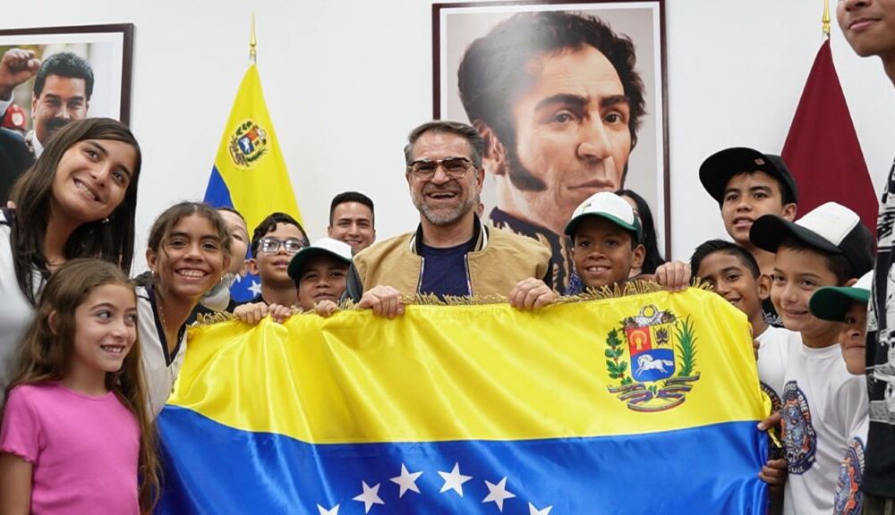 Lacava recibió delegación de Robótica - Agencia Carabobeña de Noticias