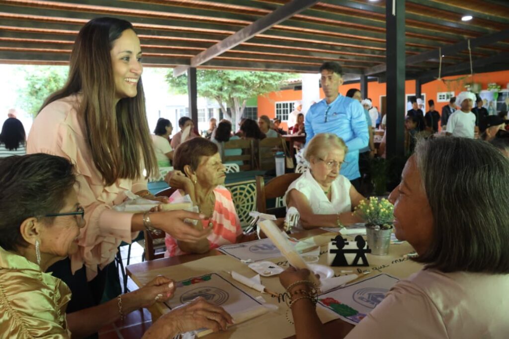 León Jurado homenajeó a 120 madres sandieganas - Agencia Carabobeña de Noticias